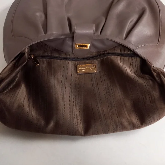 Salvatore Ferragamo, Roxanne Leather Hobo, Gold tone Gancini Hardware - Picture 13 of 14